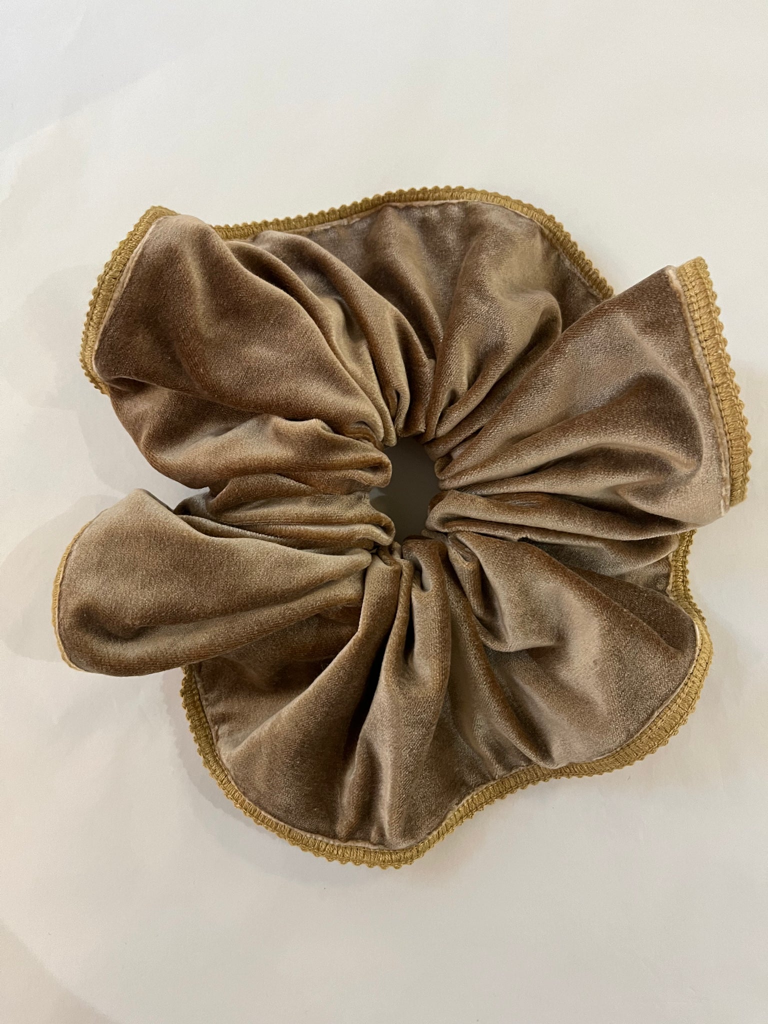 Large Scrunchie in Gold Velvet