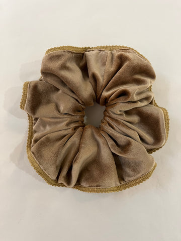 Medium Scrunchie in Gold Velvet