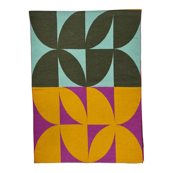 Retro Print Scarf in Turgenta