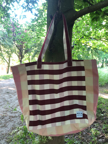 Thomas Tote in Burgundy Check